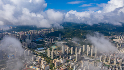 Aerial photography of China's second tier coastal cities under the fog, with high prices, was taken in Dalian, Liaoning Province, China