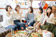 © Paylessimages - ママ会ランチ
