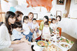 © Paylessimages - ママ会ランチ