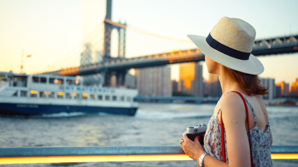 Young photographer at the Manhattan Bridge