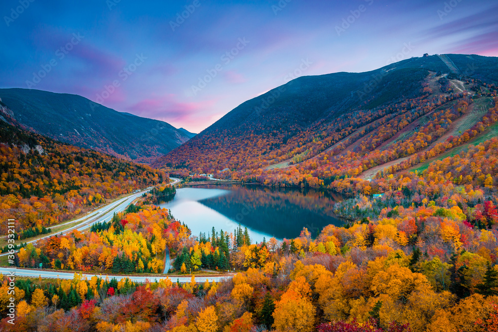 Beautiful fall colors in Franconia Notch State Park | White Mountain National Forest, New Hampshire, USA - obrazy, fototapety, plakaty 