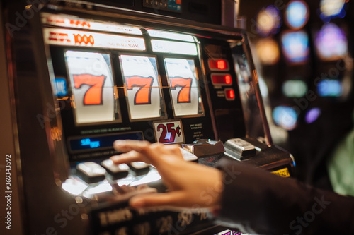 Cuadros en Lienzo Casino slot machine with triple seven jackpot