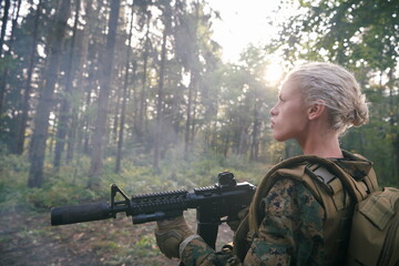 Wall Mural - woman soldier