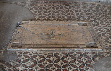 Wall Mural - Gravestone with a cross on the floor of the Dominus Flevit Church on the Mount Eleon - Mount of Olives in East Jerusalem in Israel