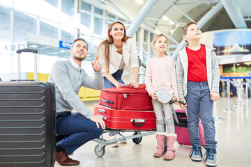 Canvas Print - Family is looking forward to the flight on vacation