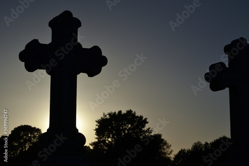 Cuadros en Lienzo Croix de cimetière le soir