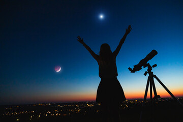Wall Mural - silhouette of a woman and telescope with twilight sky.
