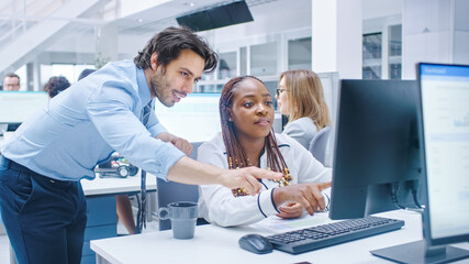 Poster - In the Busy Corporate Office: Manager Talks to Businesswoman who Works on Desktop Computer. Businesspeople an Working with Clients, Having Discussions and Analysing Statistics