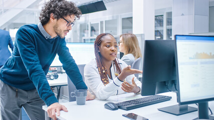 Aufkleber - In the Busy Corporate Office: Manager Talks to Businesswoman who Works on Desktop Computer. Businesspeople an Working with Clients, Having Discussions and Analysing Statistics