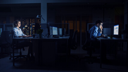 Aufkleber - Working Late at Night in the Office: Businesspeople Use Desktop Computer, Analyzing, Using Documents, Solving Problems, Finishing Important Project. Side View