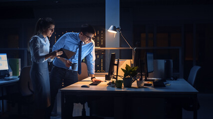 Aufkleber - Portrait of Businessman and Female Project Manager Talking and Discussing Project, Account Handling and Strategic Moves. Professional People Late at Night in Big Corporate Office
