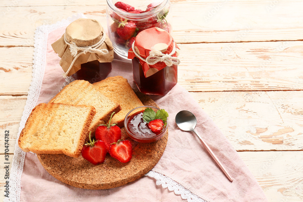 Bread with tasty strawberry jam on table - obrazy, fototapety, plakaty 