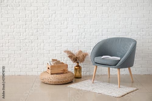 Cuadros en Lienzo Modern armchair in interior of room