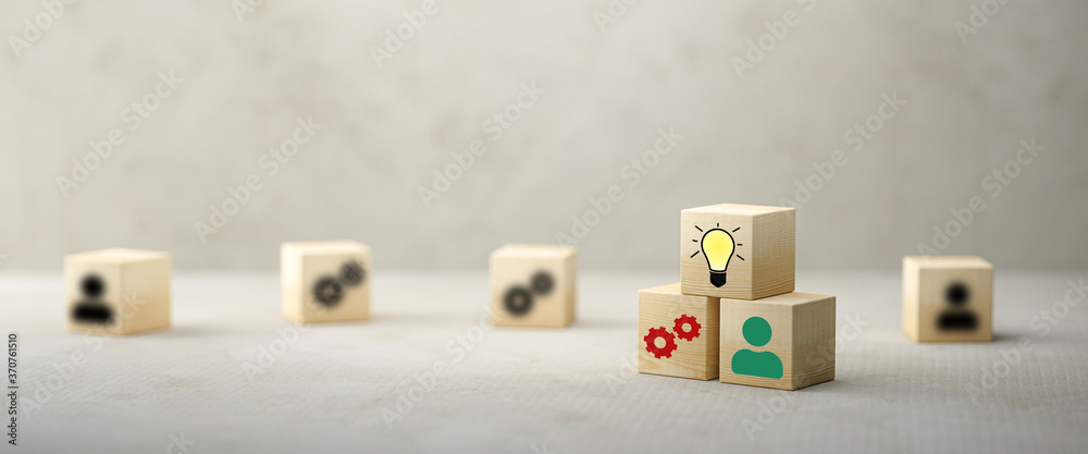 cubes showing a brainstorming session on concrete background - obrazy, fototapety, plakaty 