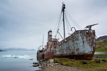 UK, South Georgia And South Sandwich Islands, Grytviken, Shipwreck Of Old Whaling Boat