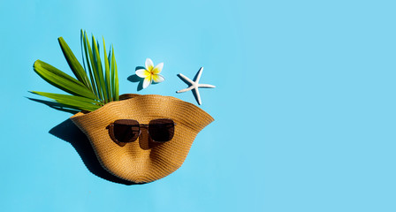 Canvas Print - Summer hat with sunglasses on blue background. Enjoy holiday concept.