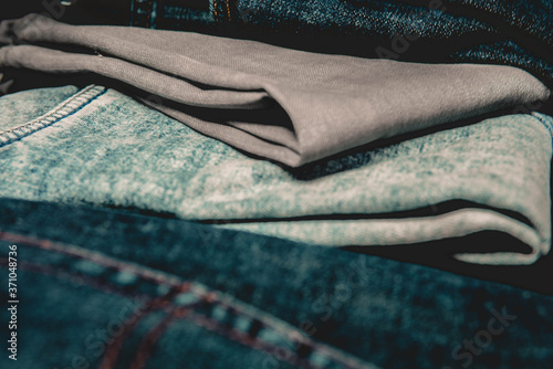 Cuadros en Lienzo Varios jeans apilados uno sobre otro