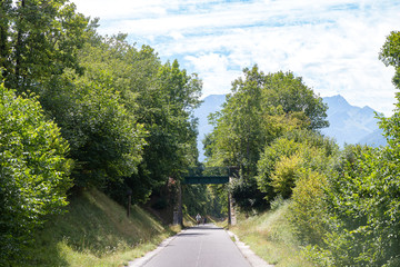 Wall Mural - Piste cyclable du Lac d'Annecy en été