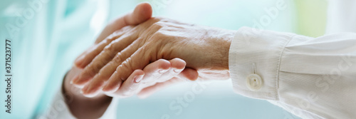 Fotomural Give a helping hand to an elder person