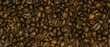 dunkel aromatisch geröstete kaffeebohnen als hochauflösendes panorama 