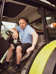 Poster - Lanwirtschaft - Landwirt auf einem Traktor.