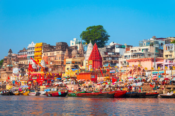 Canvas Print - Colorful boats and Ganges river