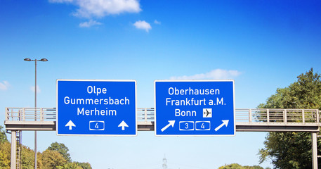 Autobahn 4, Hinweisschild