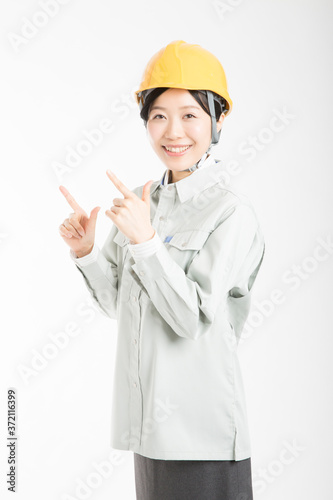 指差しする女性作業員 Comprar Esta Foto De Stock Y Explorar Imagenes Similares En Adobe Stock Adobe Stock