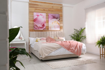 Poster - Stylish room interior with large comfortable bed and beautiful paintings