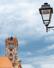 Clock Tower Of Town Hall At Thorn Market Place. Main Square In Old Town Of Torun, Birthplace Of The Astronomer Nicolaus Copernicus. Medieval Gothic Red Brick Vintage Architecture.