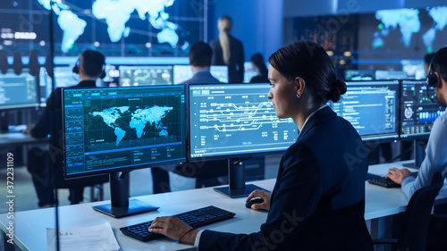 Fotomural Team of Professional Computer Data Science Engineers Work on Desktops with Screens Showing World Map, Charts, Graphs Infographics Technical Business Data and Statistics