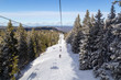 © Jeremie LORAND - Télésiège permettant de monter au sommet de la Dole, le point culminant du massif du Jura et de la station des Rousses