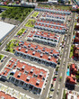 Vista aérea de un conjunto residencial de clase media, vivienda en serie, en la Ciudad de Querétaro, México.