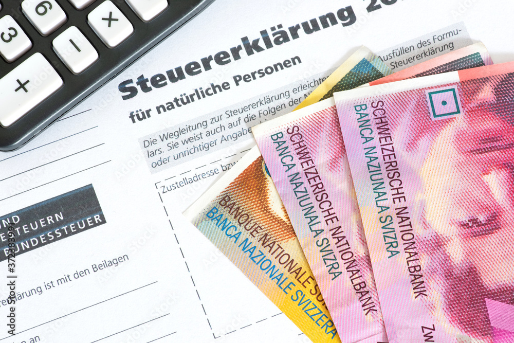 Steuererklärung Schweiz, Taschenrechner und Geld Schweizer Franken - obrazy, fototapety, plakaty 