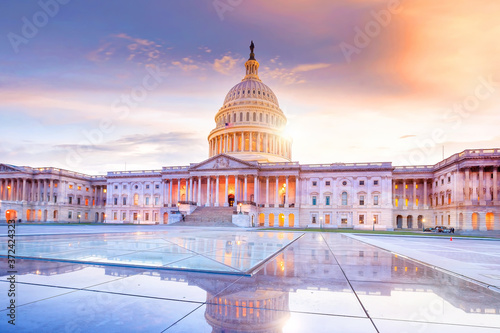 Fototapeta The United States Capitol building