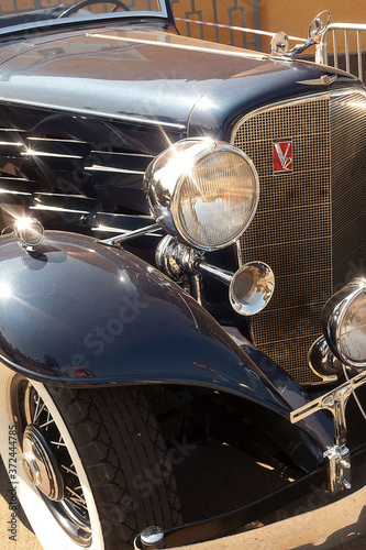 Obraz Dibond vintage car headlight