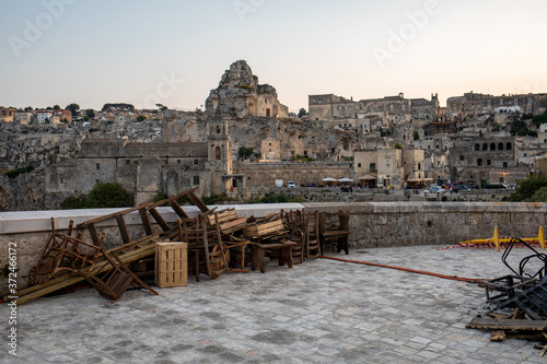 Fotografía Bond 25, Scenography elements used for explosion and fire scenes from the movie No Time to Die in Sassi, Matera, Italy