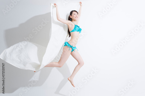 走る水着姿の女性 Stock Photo Adobe Stock