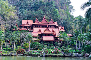 Wat Tham Khao Wong, the temple is a 4 storey Thai house style architecture and has a Buddha footprint for us to worship. Located in Ban Rai Subdistrict, Mueang District, Uthai Thani Province, Thailand