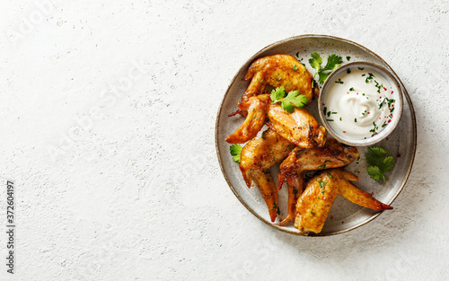 Cuadros en Lienzo Baked chicken wings with herbs and dip.