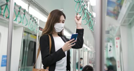 Wall Mural - woman with mask in mrt