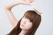 © Paylessimages - ヘアブラッシング