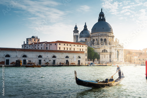 Cuadros en Lienzo Gondola and Basilica Santa Maria della Salute, Venice, Italy