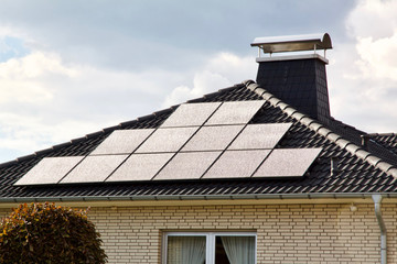 Canvas Print - Low angle shot of  solar panels on the roof of a building