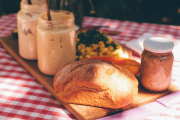 breakfast with bread 