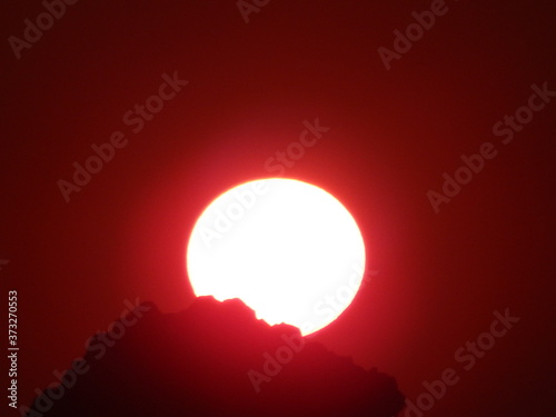 Magnifique coucher de soleil rouge vif Tableau sur Toile