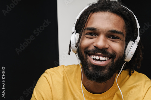 Cuadros en Lienzo Happy guy listening music with headphones