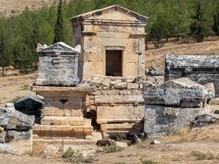 Wall Mural - Sarkophage und Totenhäuser in der Nekropole von Hierapolis, Pamukkale, Phrygien,Türkei