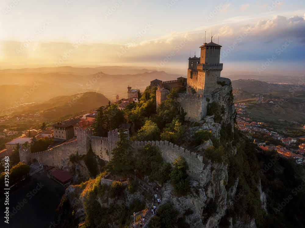 Obraz na płótnie San Marino's Castle in Romagna Italy w salonie