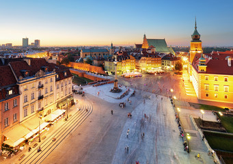 Fototapete - Warsaw Old Town square, Royal castle at sunset, Poland